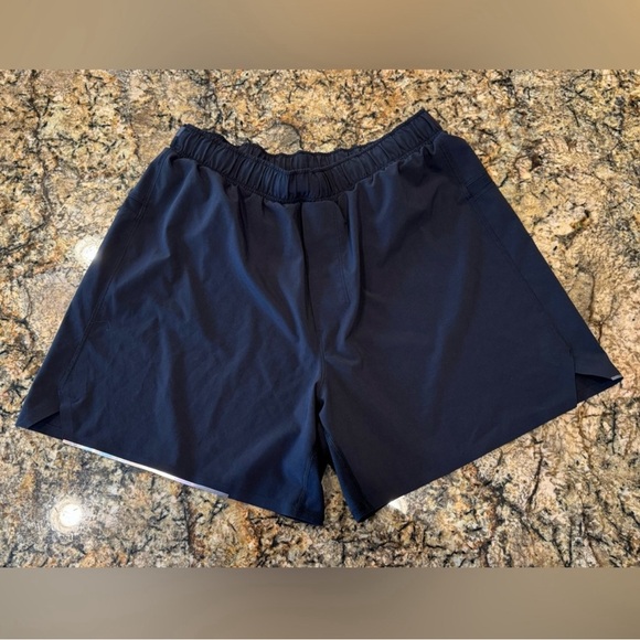lululemon / Black Men’s Linerless Shorts 5” size M - Picture 2 of 4